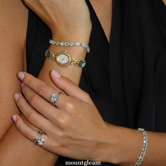 Oceanic Iridescence：White Oval Dial Watch – Gold Oval Bezel & Gold Abalone Shell Alloy Bracelet Quartz