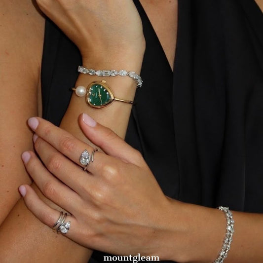 Romantic Glamour： Green Heart-Shaped Dial Watch – Gold Heart Case & Gold Stainless Steel Bracelet Quartz