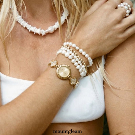 Luxe Minimalist - Gold Dial & Clover Bracelet Women's Quartz Watch