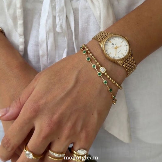 Classic Modern: White Round Dial Watch with Gold-Tone Bezel & Stainless Steel Bracelet