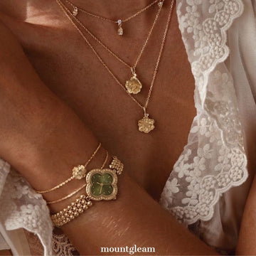 Gilded Natural: Green Clover Dial Watch with Gold Clover Bezel & Alloy Bracelet