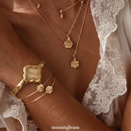 Modern Classic: A Fusion of Iconic Form – Golden Clover Dial, Matching Bezel & Steel Bracelet