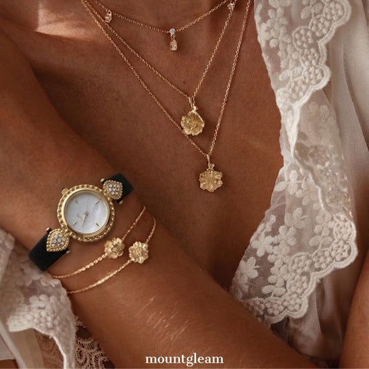 Damen-Quarzuhr im Vintage-Court-Stil – Damenarmbanduhr mit schmalem schwarzen Armband und goldfarbenem Gehäuse mit Diamantverzierung & Weißes Perlmutt-Zifferblatt