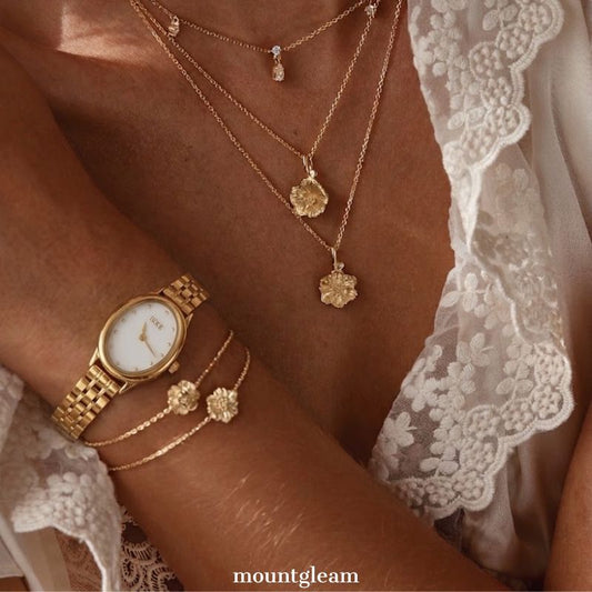 Ovale Eleganz: Uhr mit weißem ovalem Zifferblatt, ovaler Lünette in Gold & goldenem Edelstahlarmband