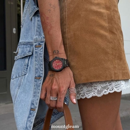 Sporty Edge: Red Round Dial Watch with Black Stainless Steel Bracelet
