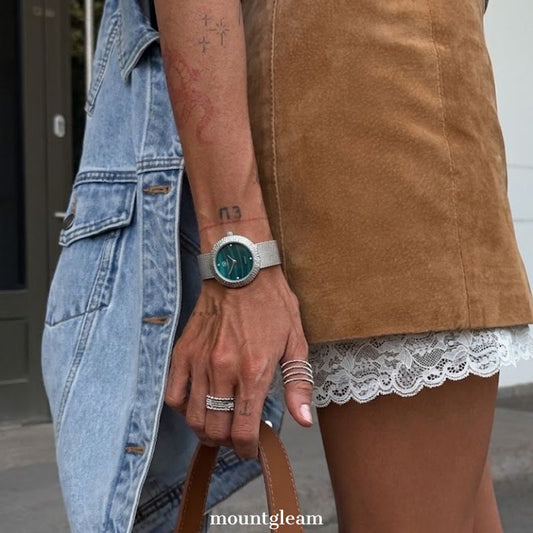 Versatile Dailywear: Green Round Dial Watch with Silver-Tone Bezel & Stainless Steel Bracelet