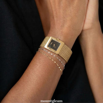 Bold Glamour：Red Square Dial Watch – Gold Square Case & Gold Stainless Steel Band Quartz