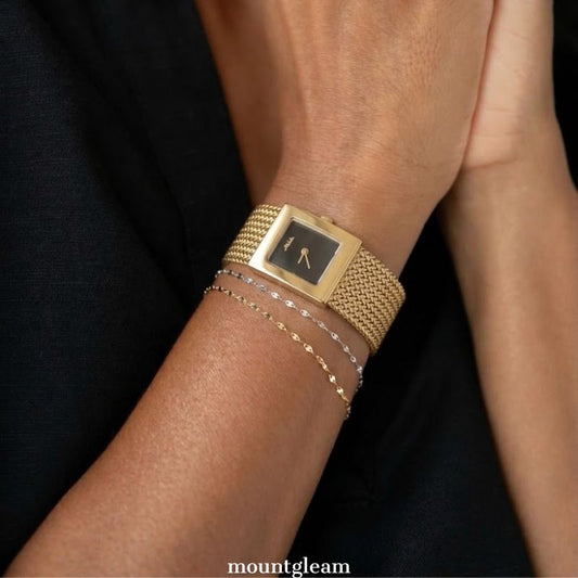 Bold Glamour：Red Square Dial Watch – Gold Square Case & Gold Stainless Steel Band Quartz