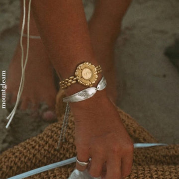 Vintage Gold Camellia Watch for Women – Floral Bracelet Design
