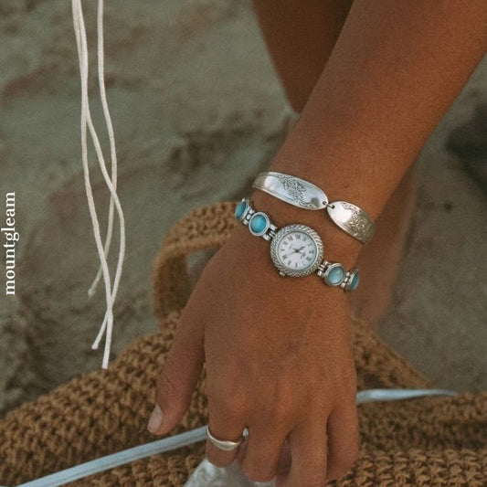 Aqua Blue Cat’s Eye Stone Inlay with Bracelet Design Women’s Quartz Watch
