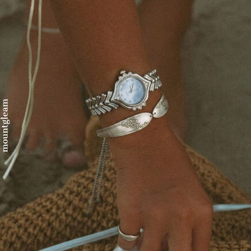 Women's Quartz Watch-Blue Mother-of Pearl Dial med Crystals & Vintage Mermaid-hale rem
