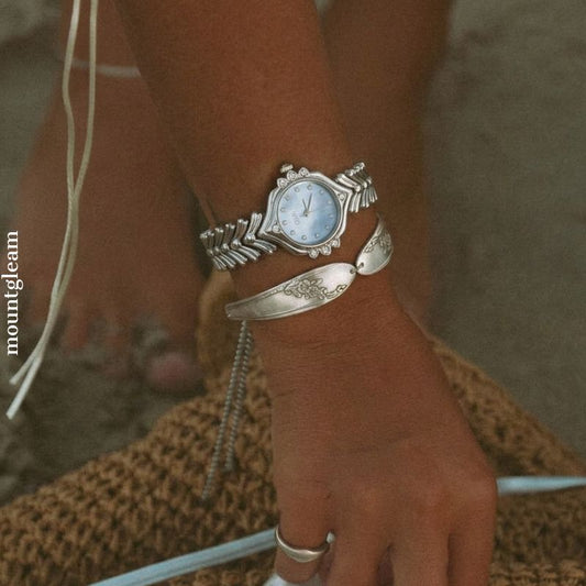Γυναικεία ρολόι Quartz-Blue Mother-of-Pearl Dial με Crystals & Vintage Mermaid-Tail Strap