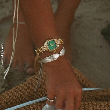 Vintage Square Green Dial Watch with Gold-Tone Case & Ornamental Vine-Inspired Alloy Bracelet