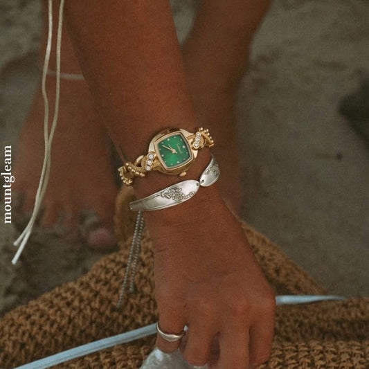 Vintage Square Green Dial Watch with Gold-Tone Case & Ornamental Vine-Inspired Alloy Bracelet