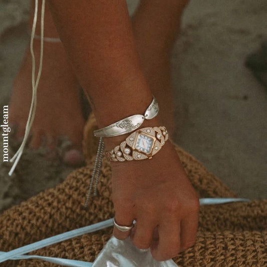 Luxury White Diamond-Shaped Dial Gold Fully Diamond-Crusted Quartz Watch with Bracelet Strap