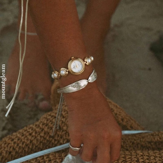 Gilded Grace: White Round Dial Watch with Gold Bezel & Pearl-Set Gold Alloy Chain Bracelet