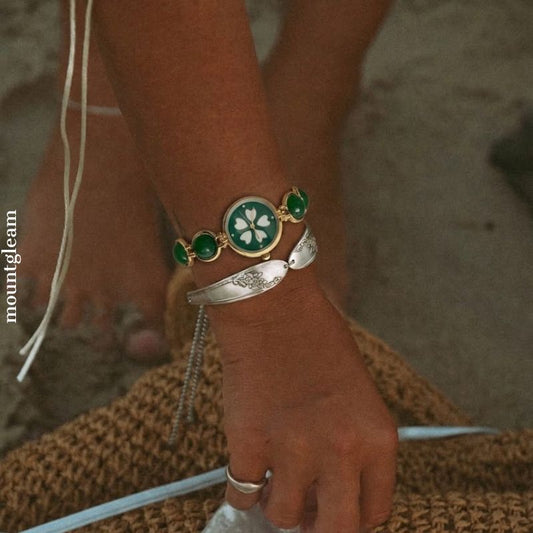 Vintage Green Clover Luminous Dial Watch – Gold Bezel & Gemstone Bracelet Quartz