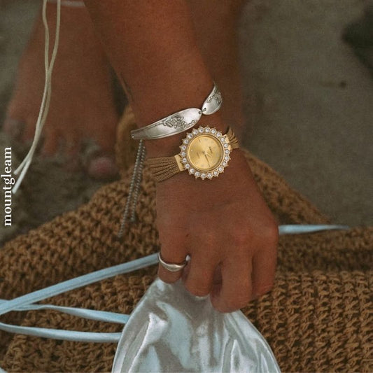 Vintage Radiance: Gold Round Dial & Diamond Sunflower Bezel with Mesh Bracelet, Quartz