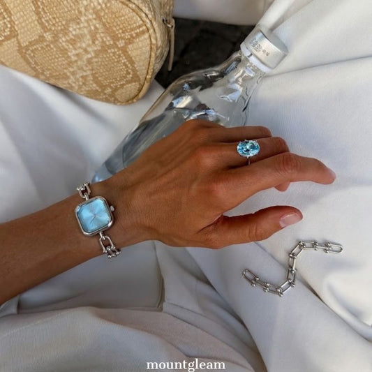 Blue Cube Timepiece: Bracelet Quartz Watch