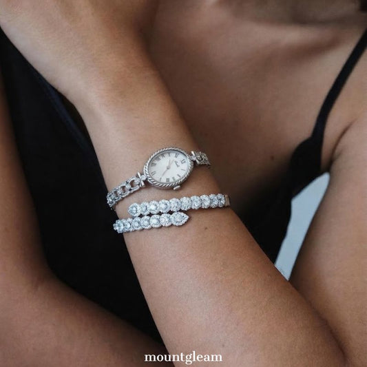 Modern Soft Elegant: Defined by Subtle Curves – White Oval Dial & Slim Silver Alloy Bracelet