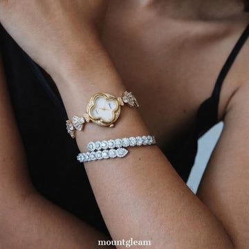 Golden Clover Timepiece: Quartz Watch