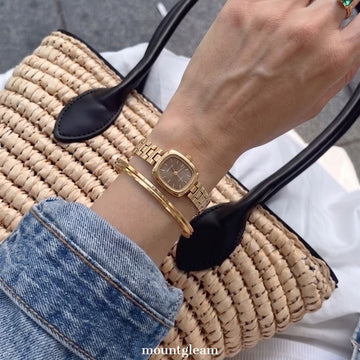 Women’s Vintage Gold Quartz Watch with Square Dial and Gold Bracelet