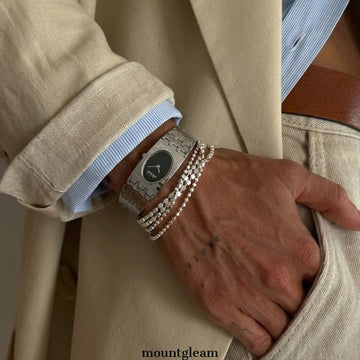 Chic Houndstooth Timepiece: Silver Armbånd Black Dial Watch