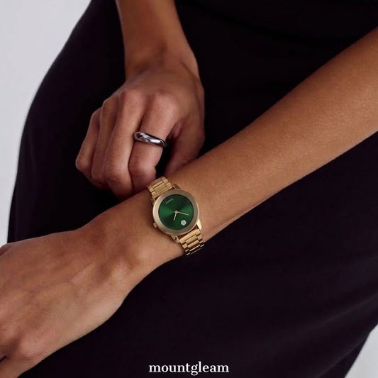 Sophisticated Elegance: A Green Round Dial and Its Full Gold-Tone Bracelet