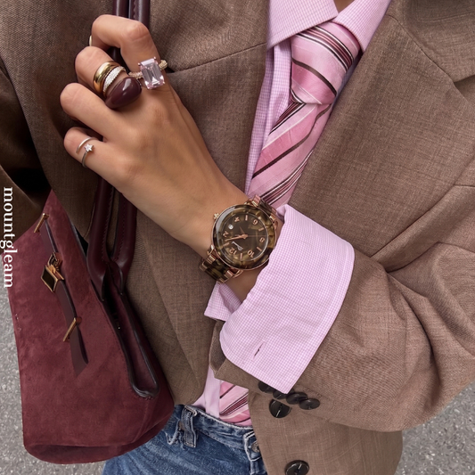 Amber Aura Timepiece: Vintage-Inspired Quartz Watch