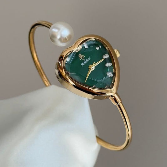 Romantic Glamour： Green Heart-Shaped Dial Watch – Gold Heart Case & Gold Stainless Steel Bracelet Quartz