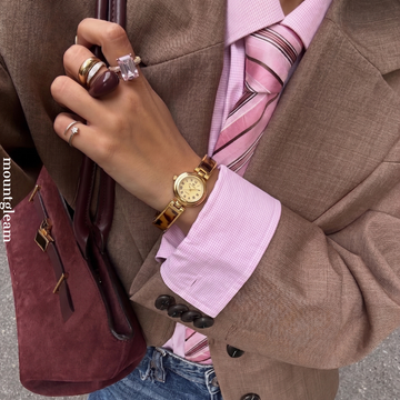 Amber Circle Timepiece: Vintage Quartz Bracelet Watch