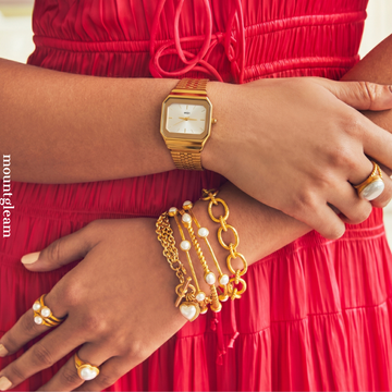 Stylish Bold Gold Wide Strap Watch with Large Square Dial – Women’s Quartz Watch