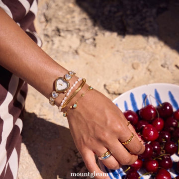 Romantic Heart: White Heart-Shaped Dial Watch with Gold Heart Bezel & White Gemstone Heart-Link Alloy Bracelet