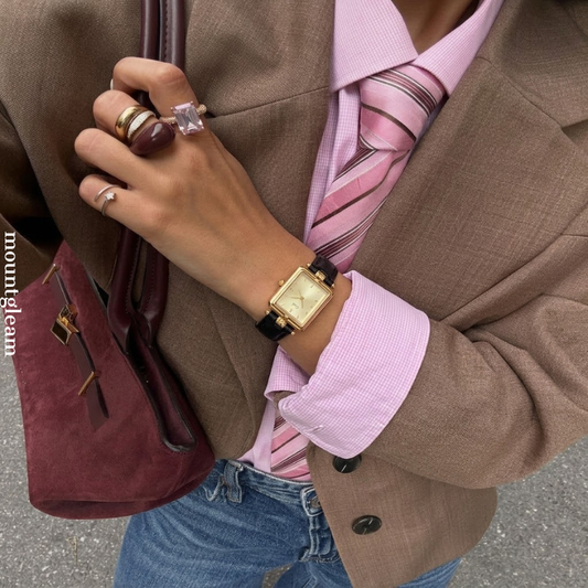 Fransk eleganse Timepiece: Black Leather Gold Dial Quartz Watch