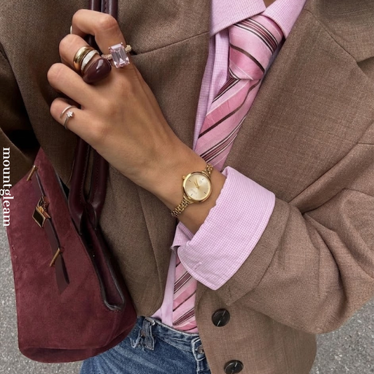 Elegant Minimalist Gold Watch for Women – Round Dial Bracelet
