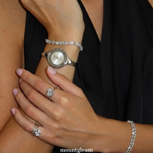 Orologio bracciale al bracciale argento minimalista per donne - grande quadrante bianco, moderno ed elegante