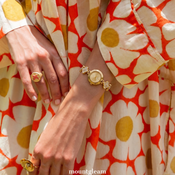 Luxe Minimalist - Gold Dial & Clover Bracelet Women's Quartz Watch