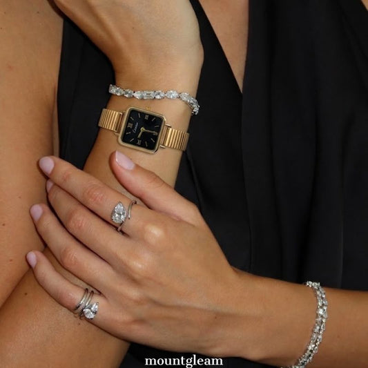 Modern Sophistication Black Square Dial Watch – Gold Bezel & Gold Alloy Bracelet Quartz