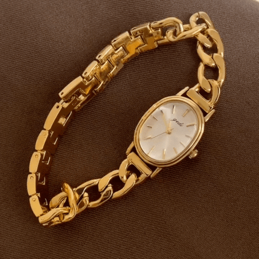 Golden Petite – Women’s Oval Quartz Watch with Chain Bracelet