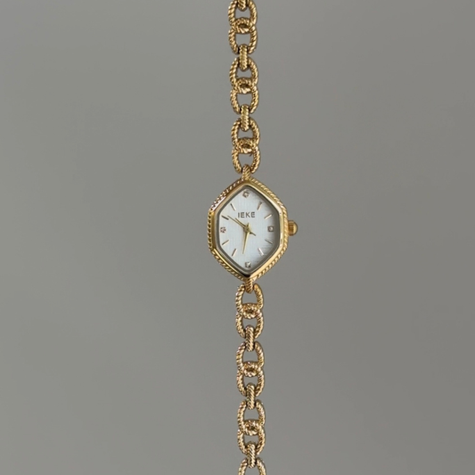 Open-Work Airy：White Polygonal Dial Watch – Gold Polygonal Bezel & Gold Stainless Steel Open-Work Round Link Bracelet Quartz