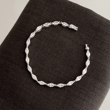 Sophisticated Minimalism: French Vintage Marquise Zircon Bracelet in Light Luxury Style
