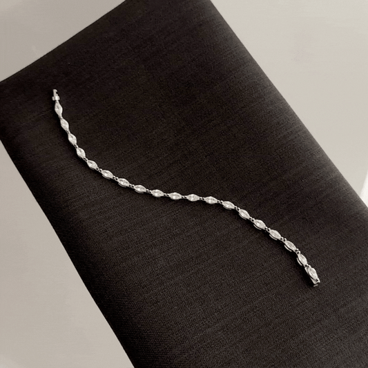 Sophisticated Minimalism: French Vintage Marquise Zircon Bracelet in Light Luxury Style