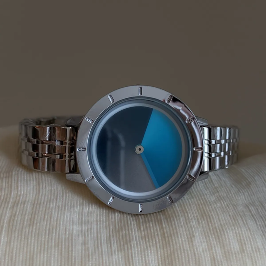 Silver-Blue Gradient Timepiece: Sleek and Minimalist Watch