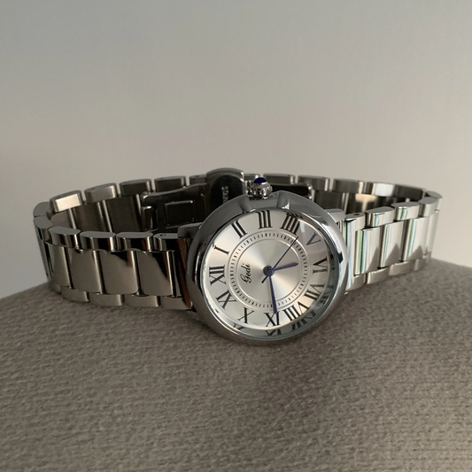 Silver Elegance Timepiece: Classic Steel Quartz Watch