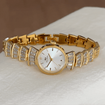 Elegant Round Silver Dial Gold-Tone Case Diamond-Accented Alloy Bracelet Quartz Watch
