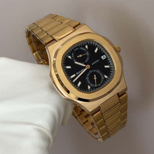 Sophisticated Edge: Black Round Dial Watch with Gold Oval Bezel & Stainless Steel Bracelet