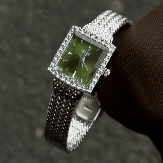 Silber & Green Square Timepiece: Elegante Quarzuhr