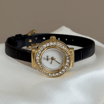 Pure Illumination：White Round Dial Watch – Silver Diamond Bezel & Black Leather Strap Quartz