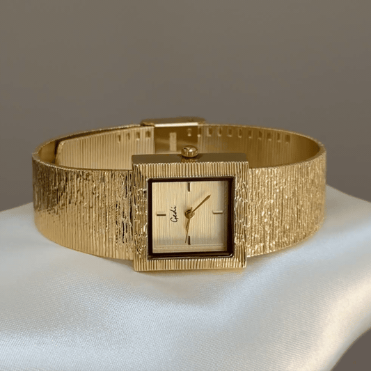 Total Gold Radiance：Gold Square Dial Watch – Gold Square Bezel & Gold Stainless Steel Bracelet Quartz
