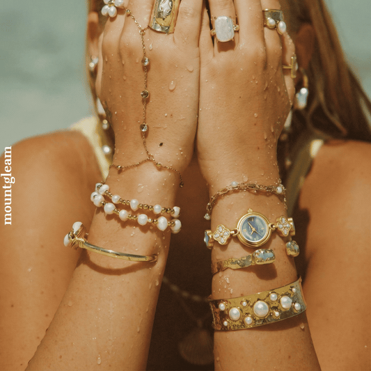 Feminine Delicate: Luminous Mother-of-Pearl & Lucky Clover Bracelet Watch